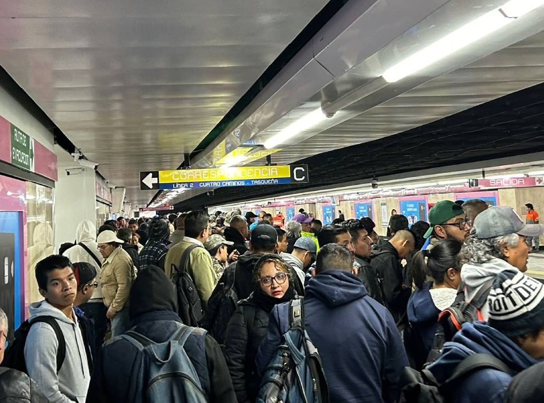El caos se desató en todas las estaciones abiertas de la Línea 1 del Metro CDMX este jueves 30 de noviembre de 2023