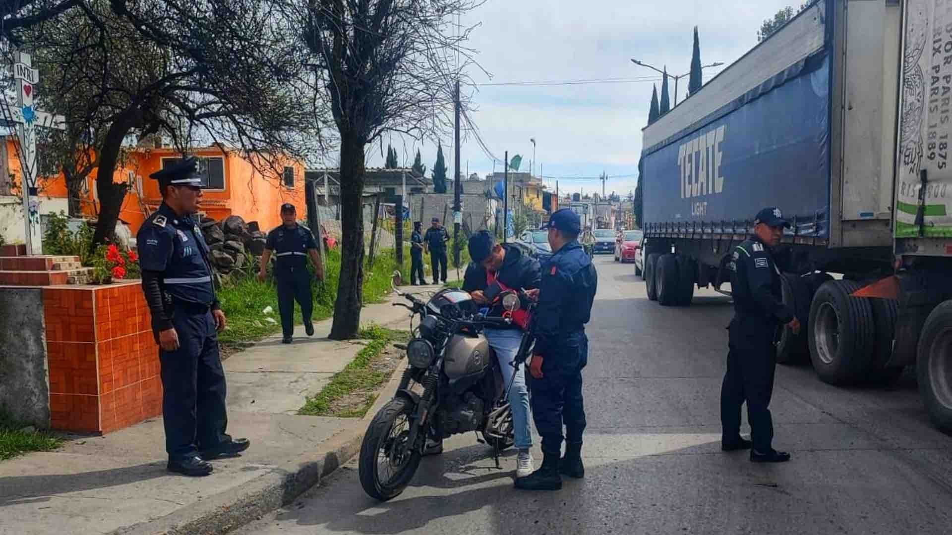 Sigue revisión de motociclistas ante aumento de delitos. Foto: TolucaGob
