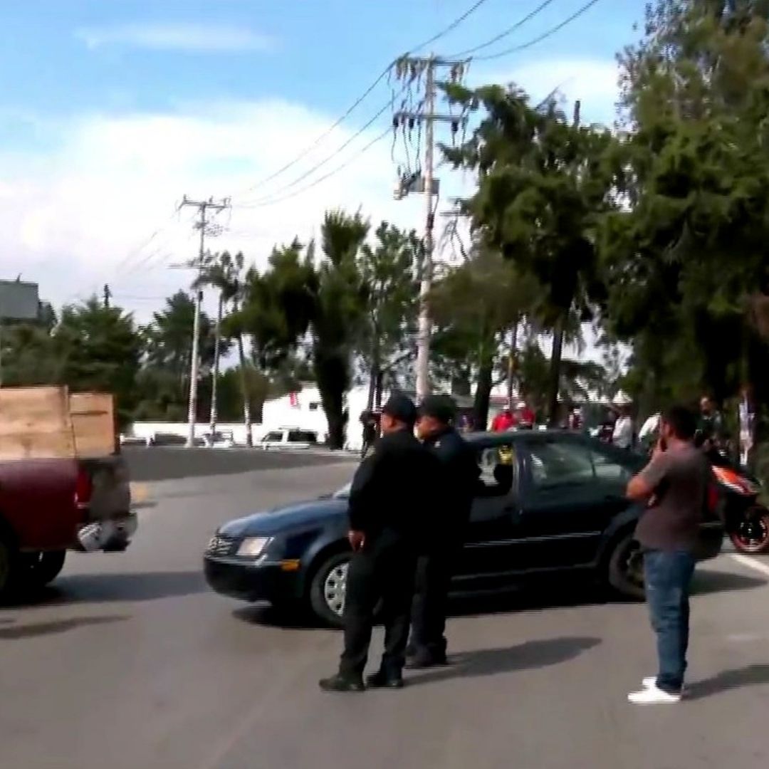 Manifestantes bloquean la carretera México-Cuernavaca
