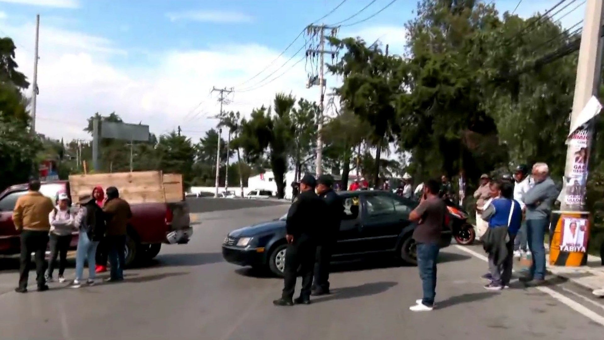 Manifestantes bloquean la carretera México-Cuernavaca