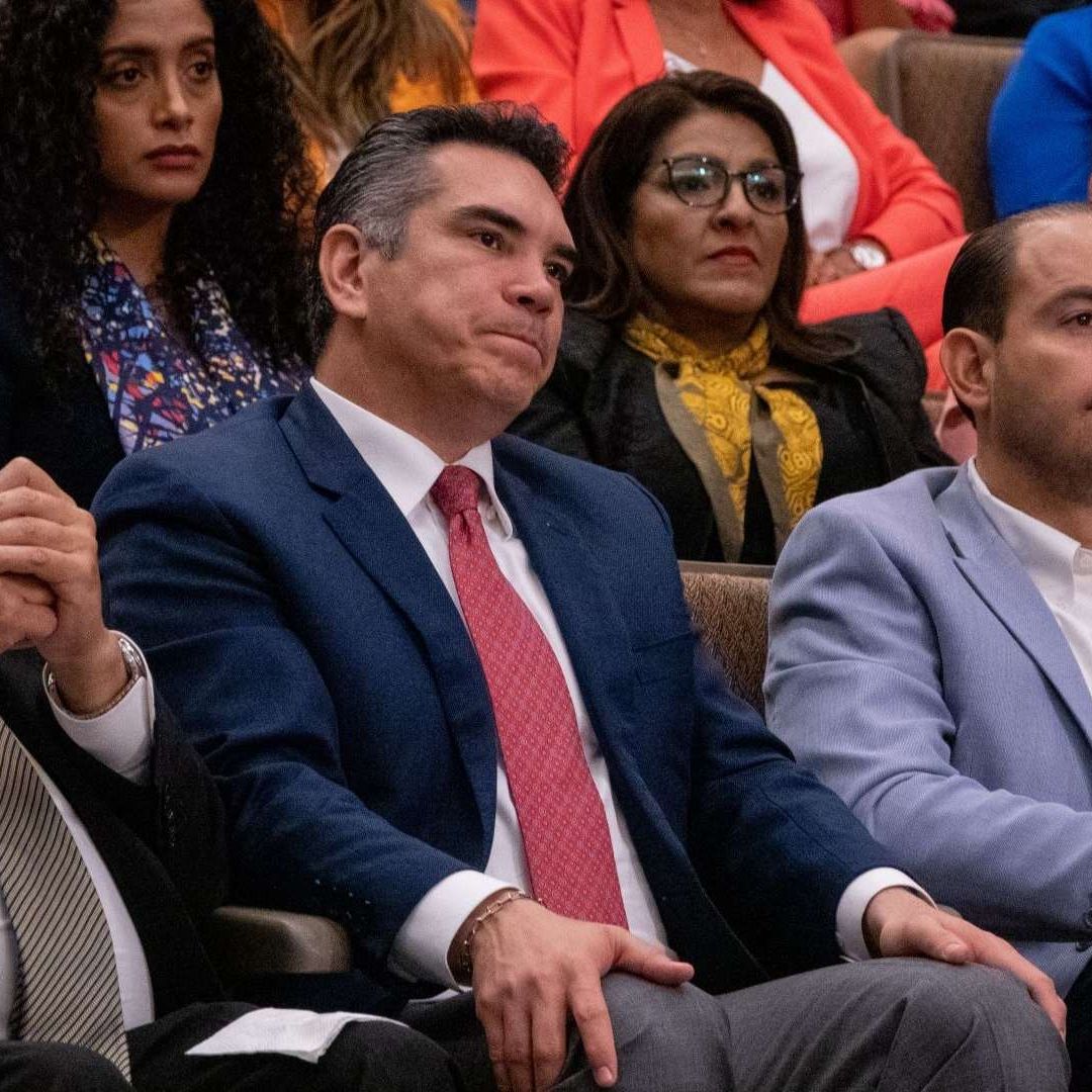 Los presidentes de los partidos fueron entrevistados al final de la toma de posesión Manolo Jiménez, como gobernador de Coahuila