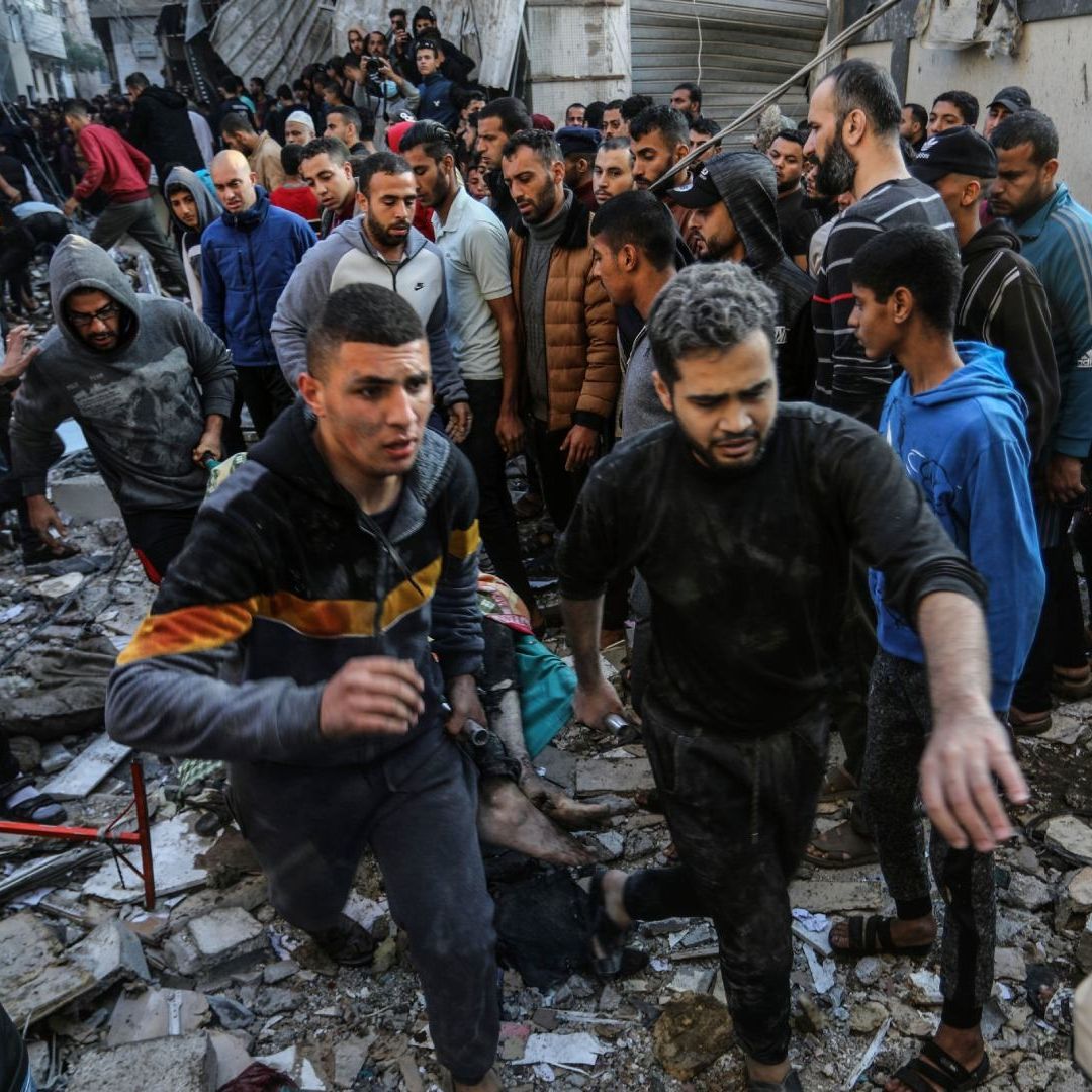 Habitantes de Gaza Huyen Desesperados Tras Reanudarse Bombardeos Israelíes