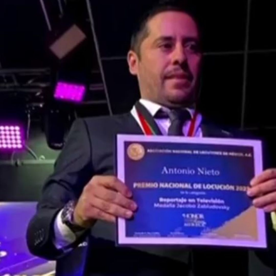 Antonio Nieto, reportero de investigaciones especiales de Despierta de Nmás, fue reconocido con la medalla Jacobo Zabludovsky