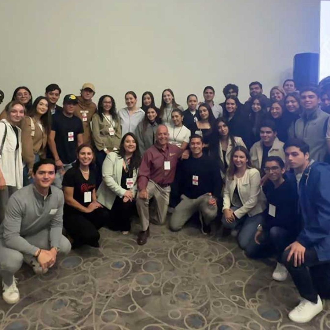 Estudiantes de Tijuana asisten a evento de innovación empresarial