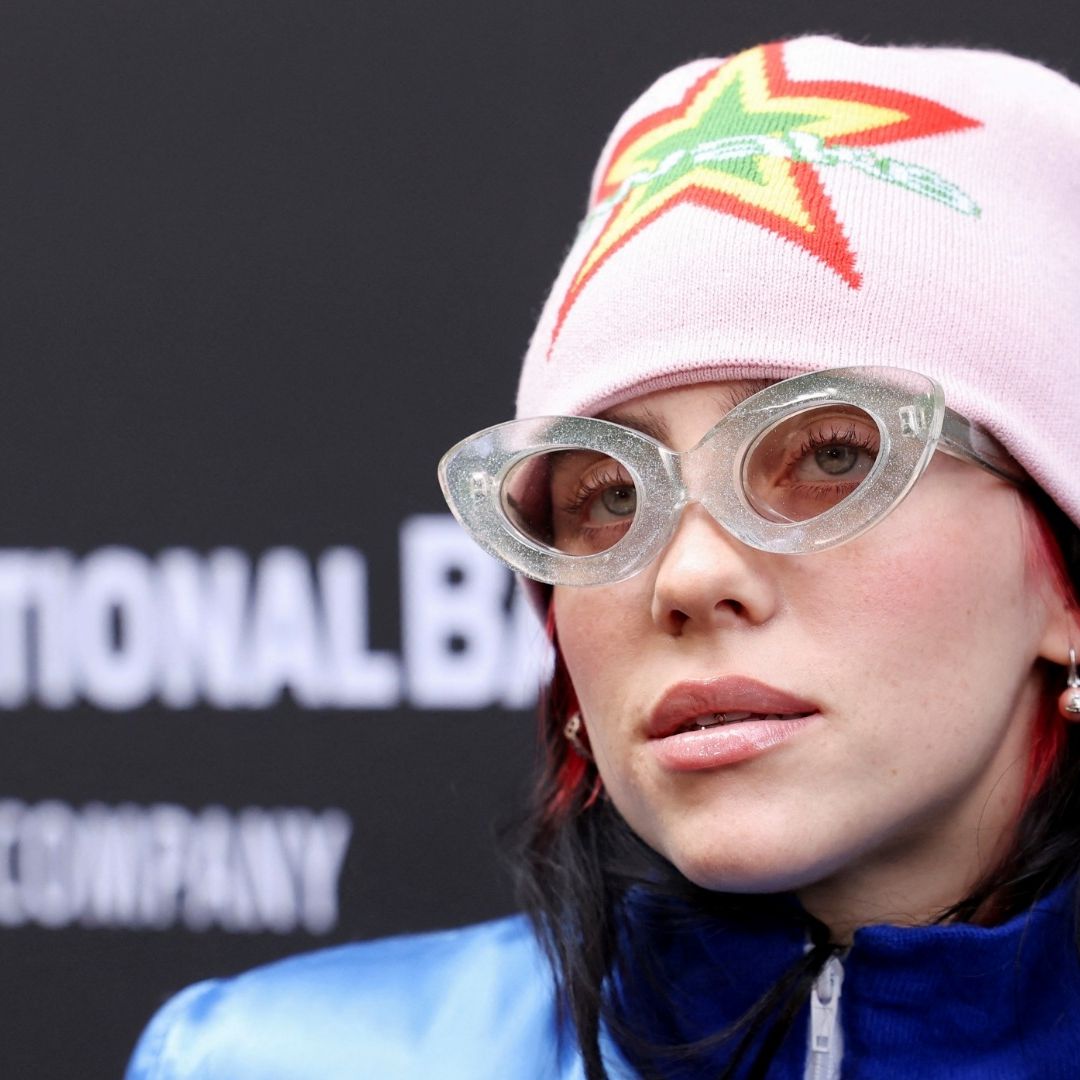 Billie Eilish arremete contra revista por "sacarla" del clóset