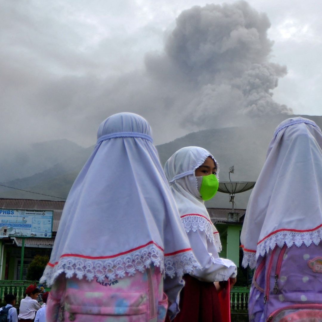 Mueren 11 Alpinistas Tras Erupción de Volcán Marapi en Indonesia
