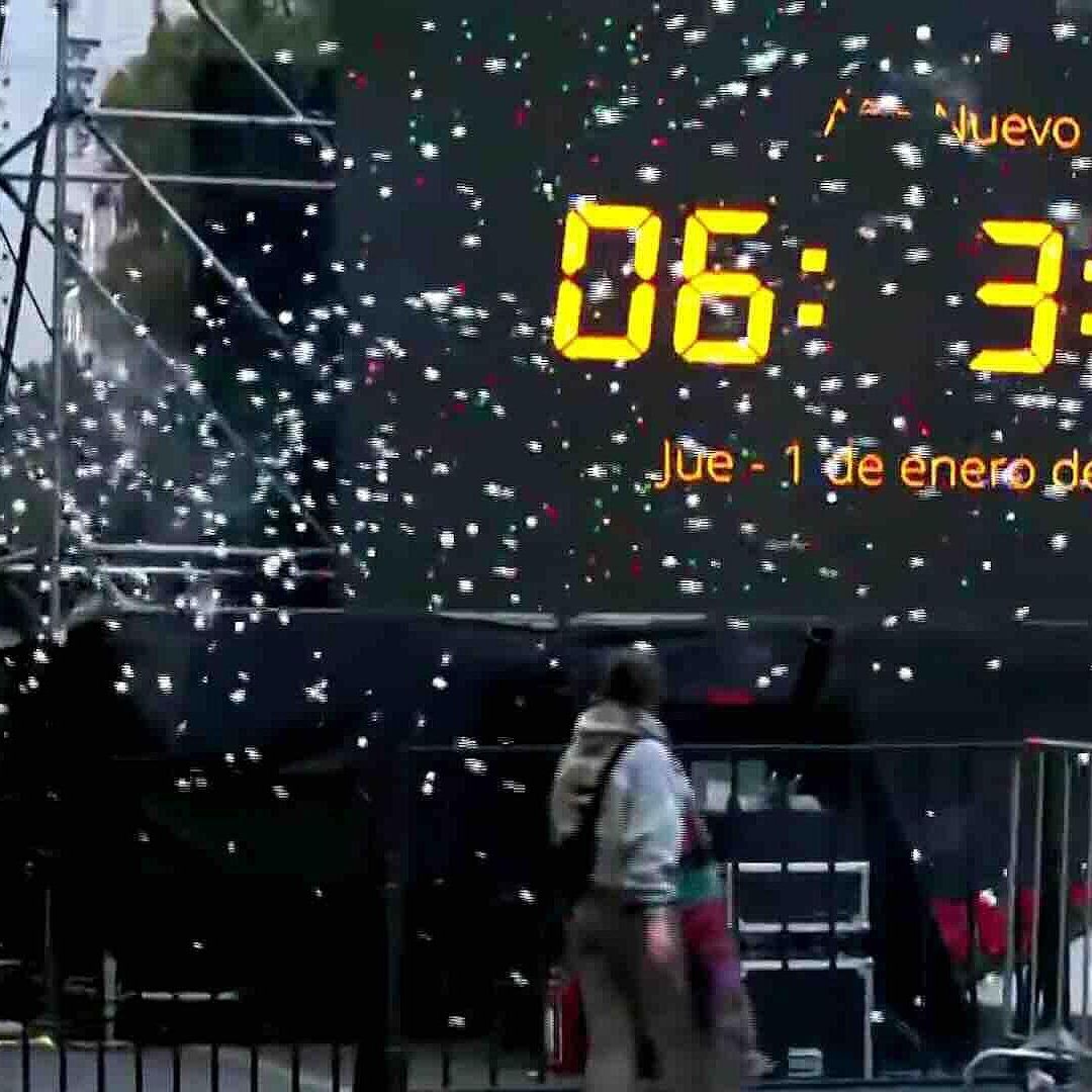 Foto | Avanzan Festejos de Año Nuevo en Paseo de la Reforma con Multitudes y Cierres Viales