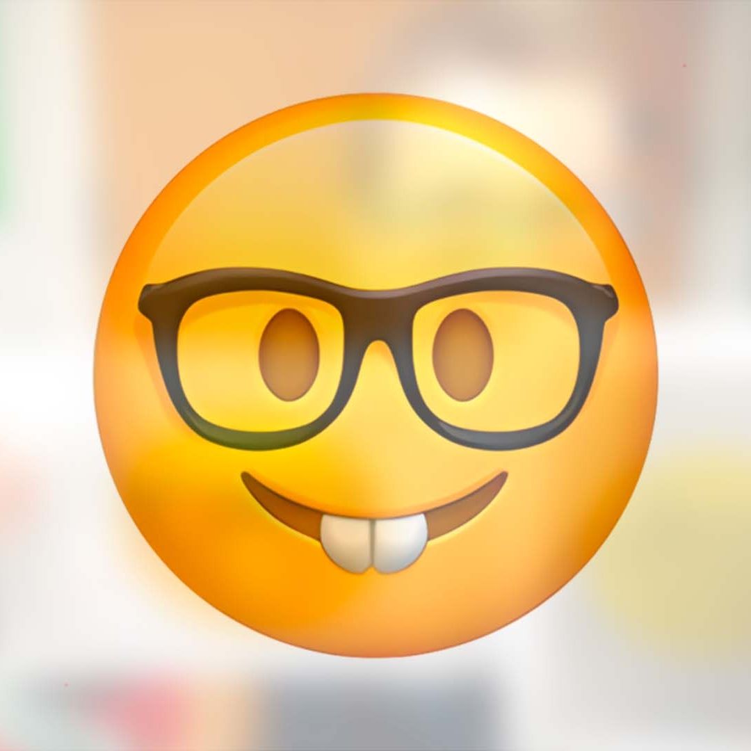 Niño inicia campaña para cambiar el emoji con lentes de Apple.