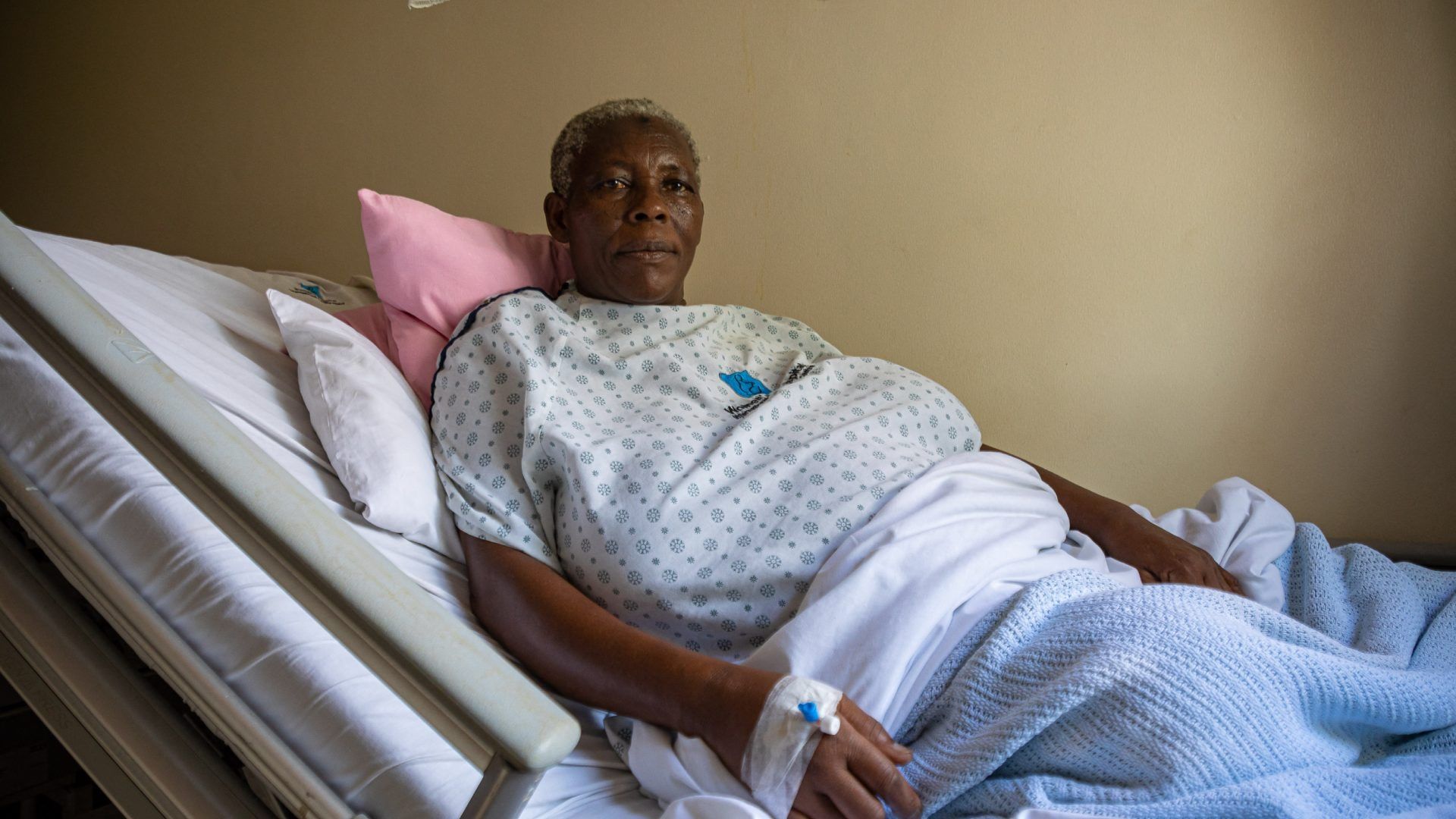 Una mujer de 70 años da a luz a gemelos en Uganda