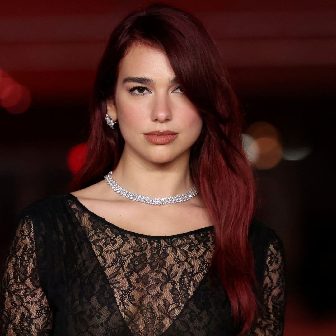 Dua Lipa comparte su número de teléfono
