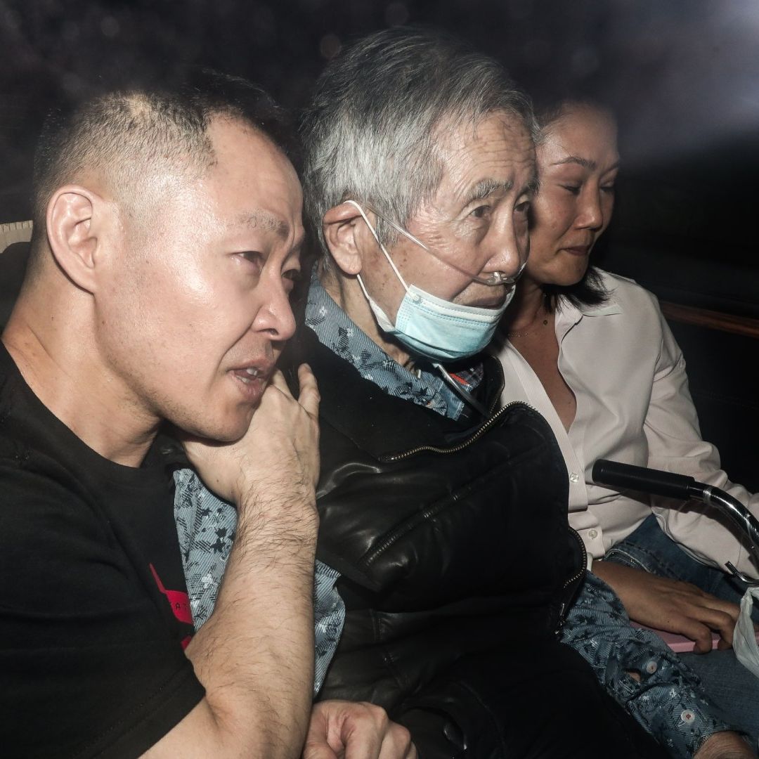 Hijos de Alberto Fujimori lo acompañan tras ser recluido de un penal en Perú