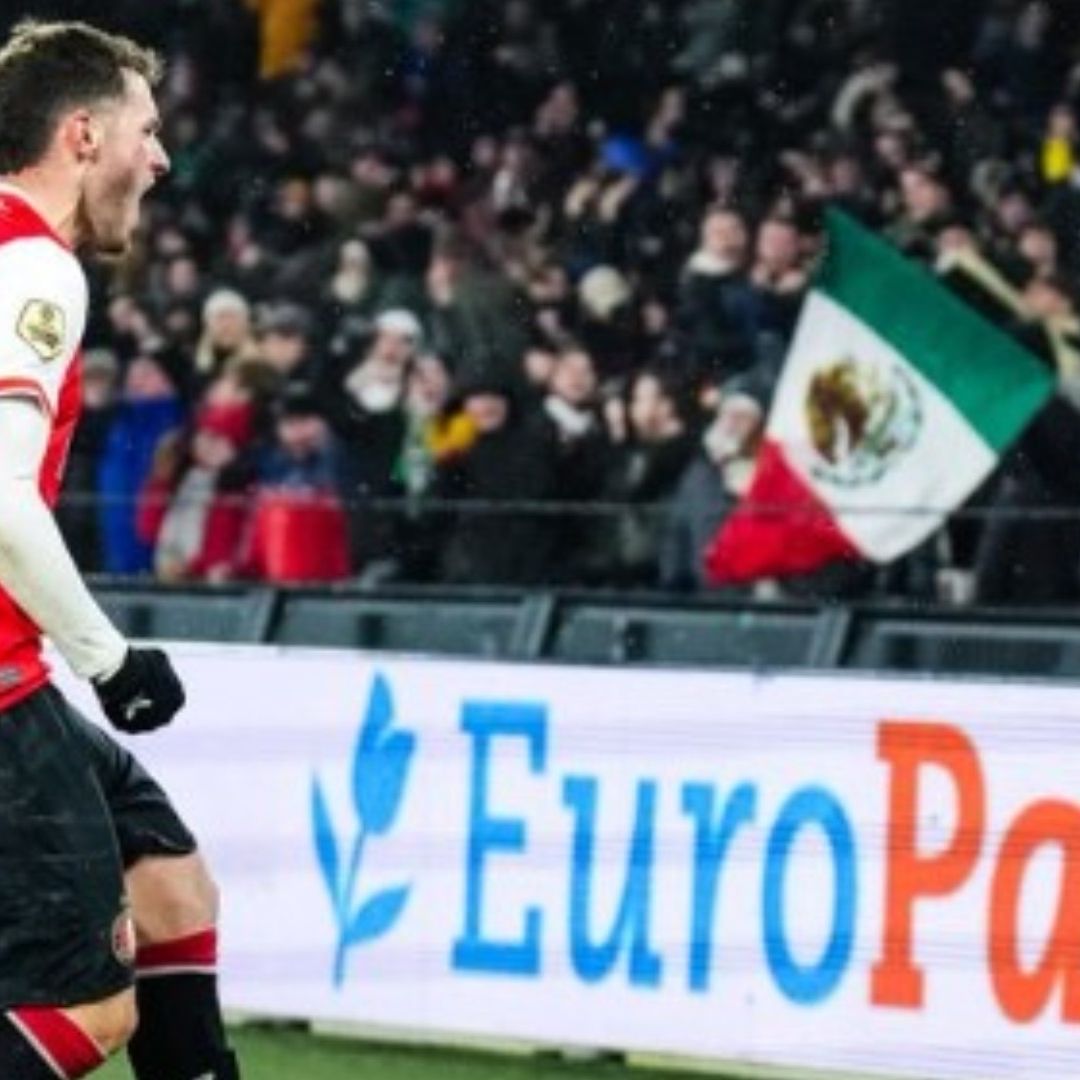 Santi Giménez tuvo un año 'redondo' con el Feyenoord. Foto: Twitter: @Feyenoord