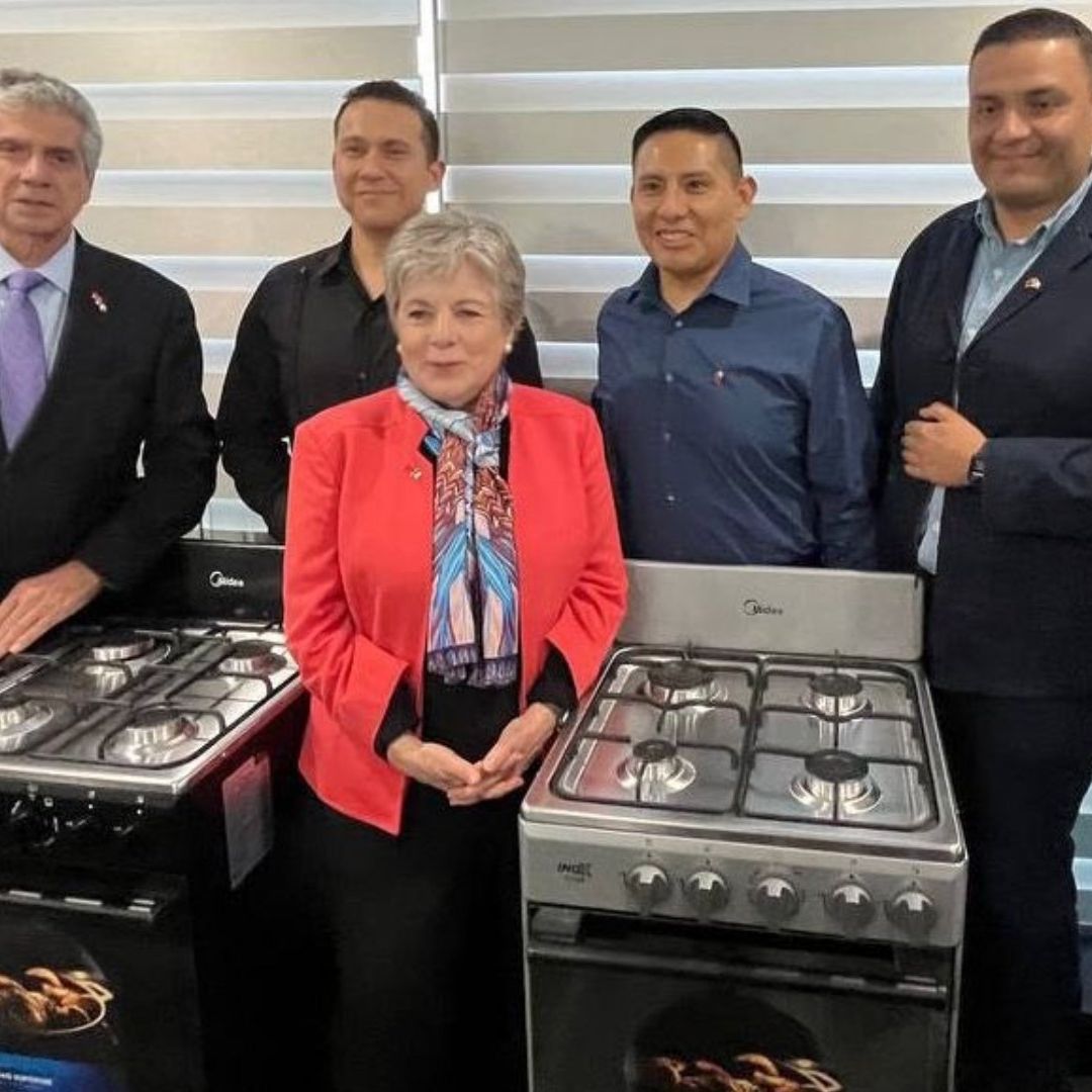 La canciller Alicia Bárcena visitó empresas líderes en la fabricación de electrodomésticos