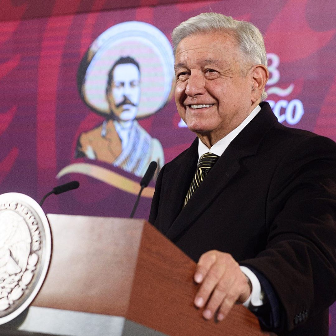 El presidente Andrés Manuel López Obrador presenta su mañanera desde Palacio Nacional
