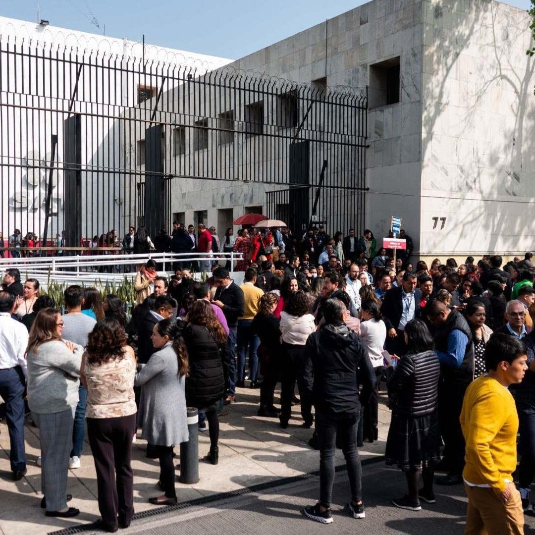 Personas desalojadas tras microsismos que se registraron en la Ciudad de México