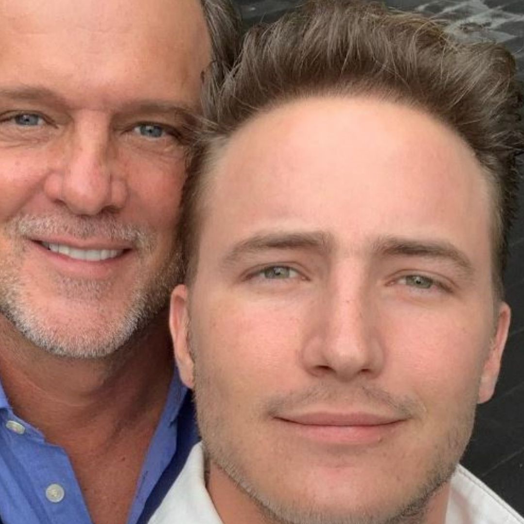 El actor René Strikler está más feliz que nunca, debido a que se convertirá en abuelo próximamente, ya que su hijo, junto a su pareja Manuel Alonso formarán una familia