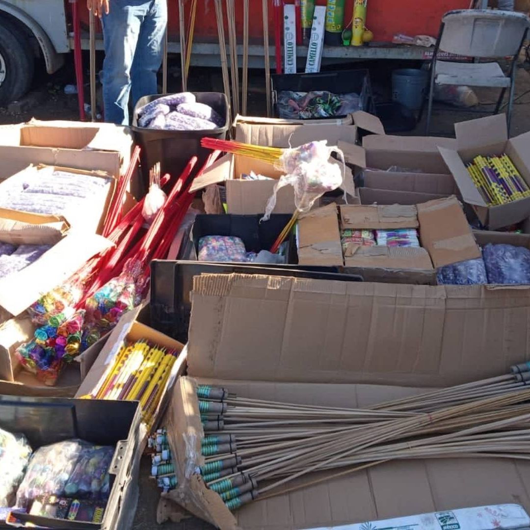 Aseguran media tonelada de pirotecnia de unidad móvil en Tijuana