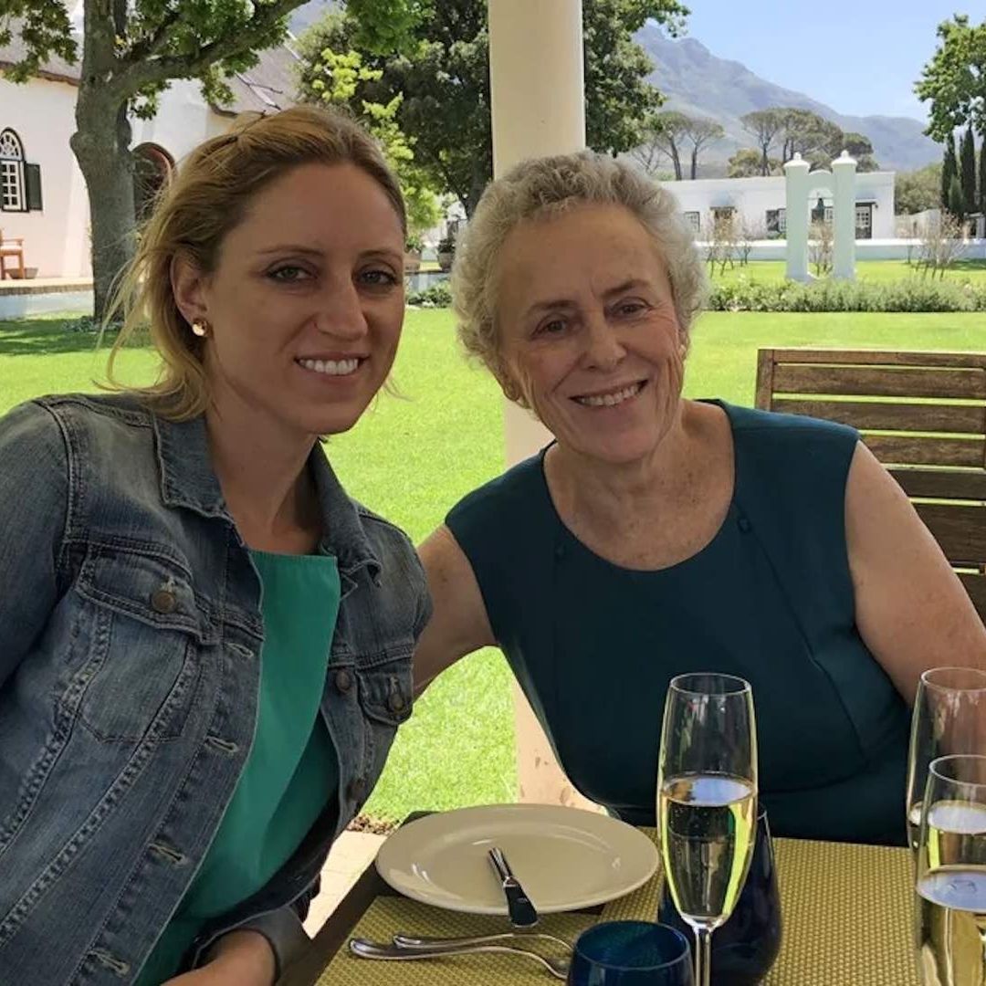 Carolyn Bester y su madre Sarah Depoian