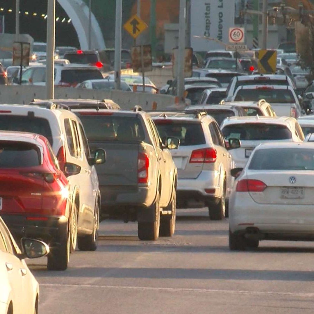 1 día con 5 horas es el promedio del tiempo que un habitante en la zona metropolitana de Monterrey pierde en el tráfico.