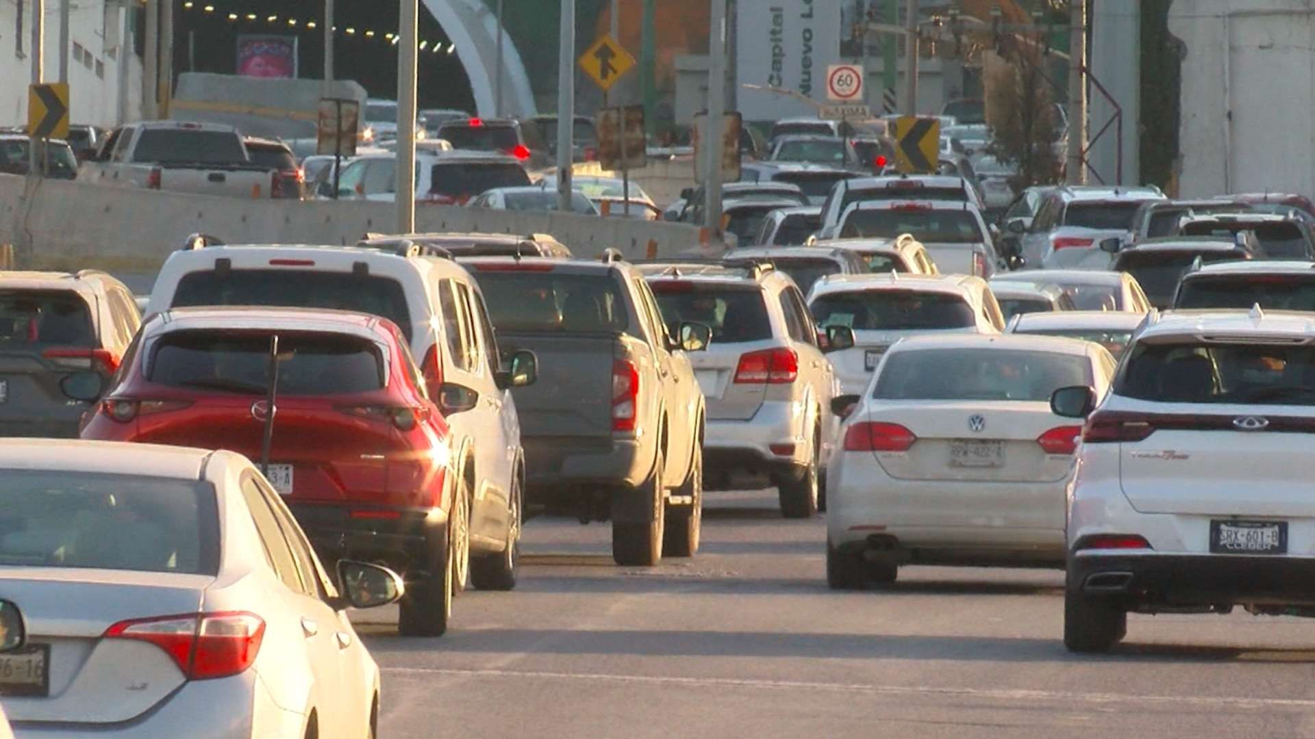 1 día con 5 horas es el promedio del tiempo que un habitante en la zona metropolitana de Monterrey pierde en el tráfico.