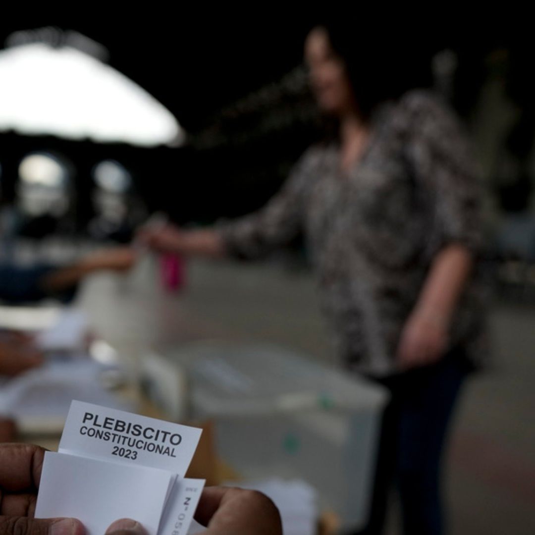 Chile elige entre mantener o renovar constitución de Pinochet