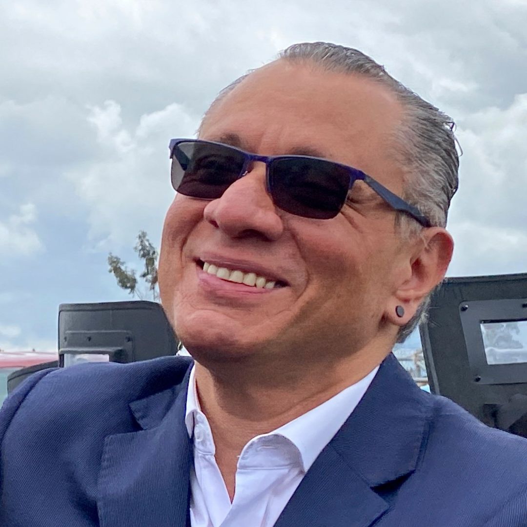 Giran orden de captura en contra de ex vicepresidente de Ecuador; acude a embajada de México
