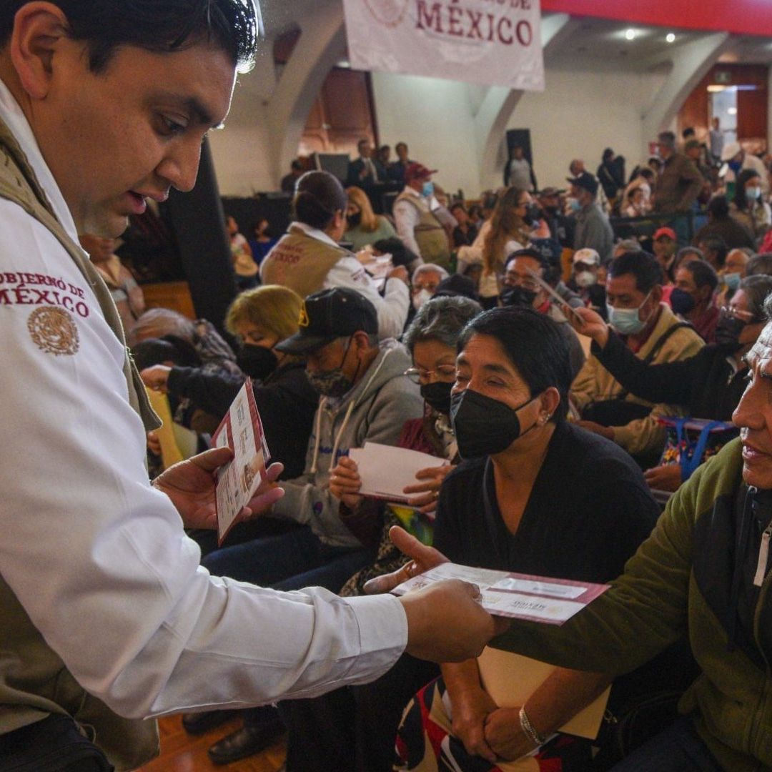 Adultos Mayores Recibirán Aumento en su Pago de la Pensión del Bienestar en Enero 2023