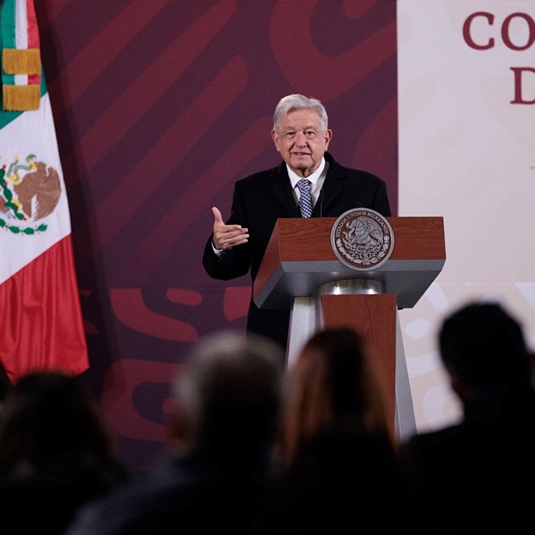 El presidente Andrés Manuel López Obrador presenta su mañanera desde Palacio Nacional