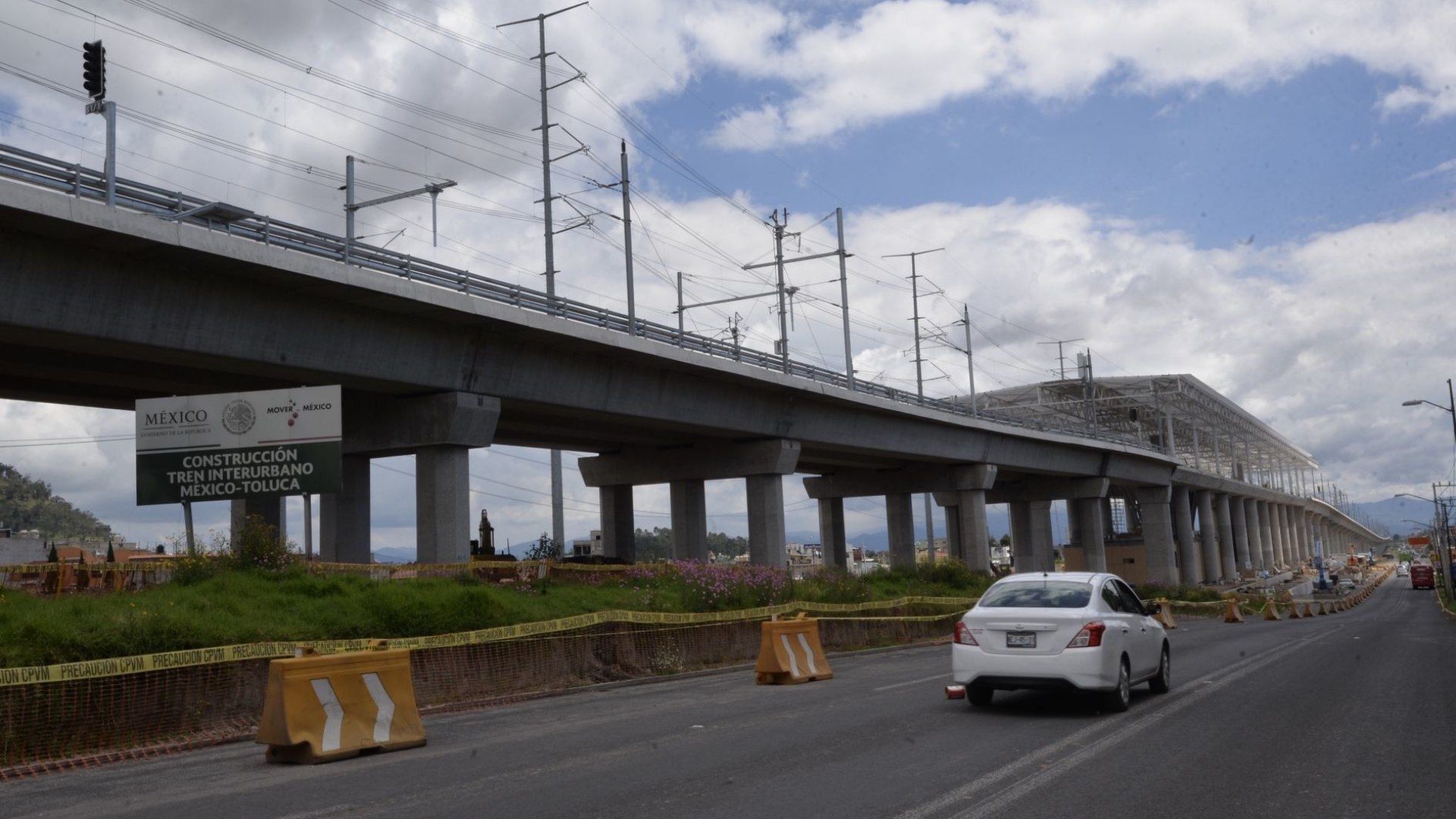 Por Obras del Tren Interurbano Cierran la Autopista México-Toluca