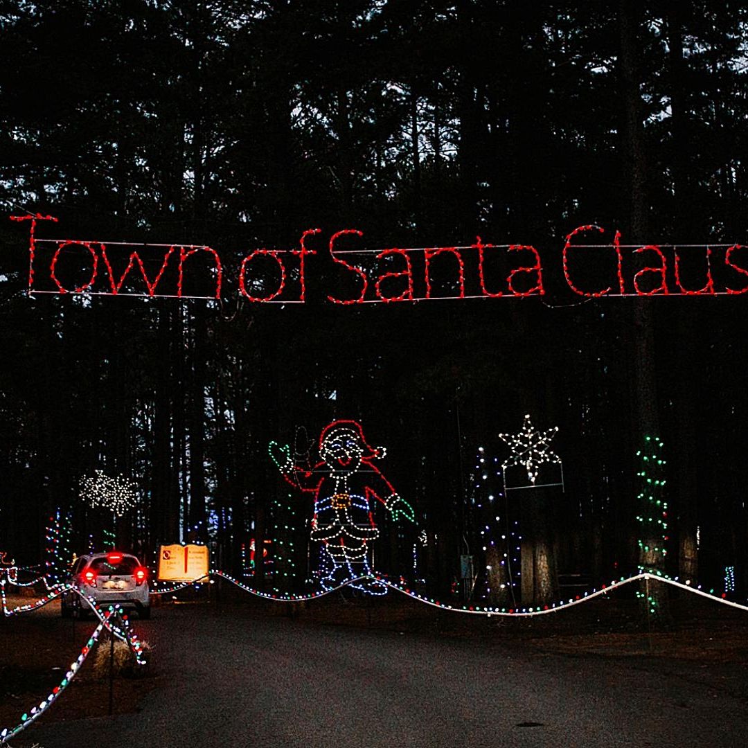 En pueblo de Santa Claus contestan miles de cartas a Papá Noel