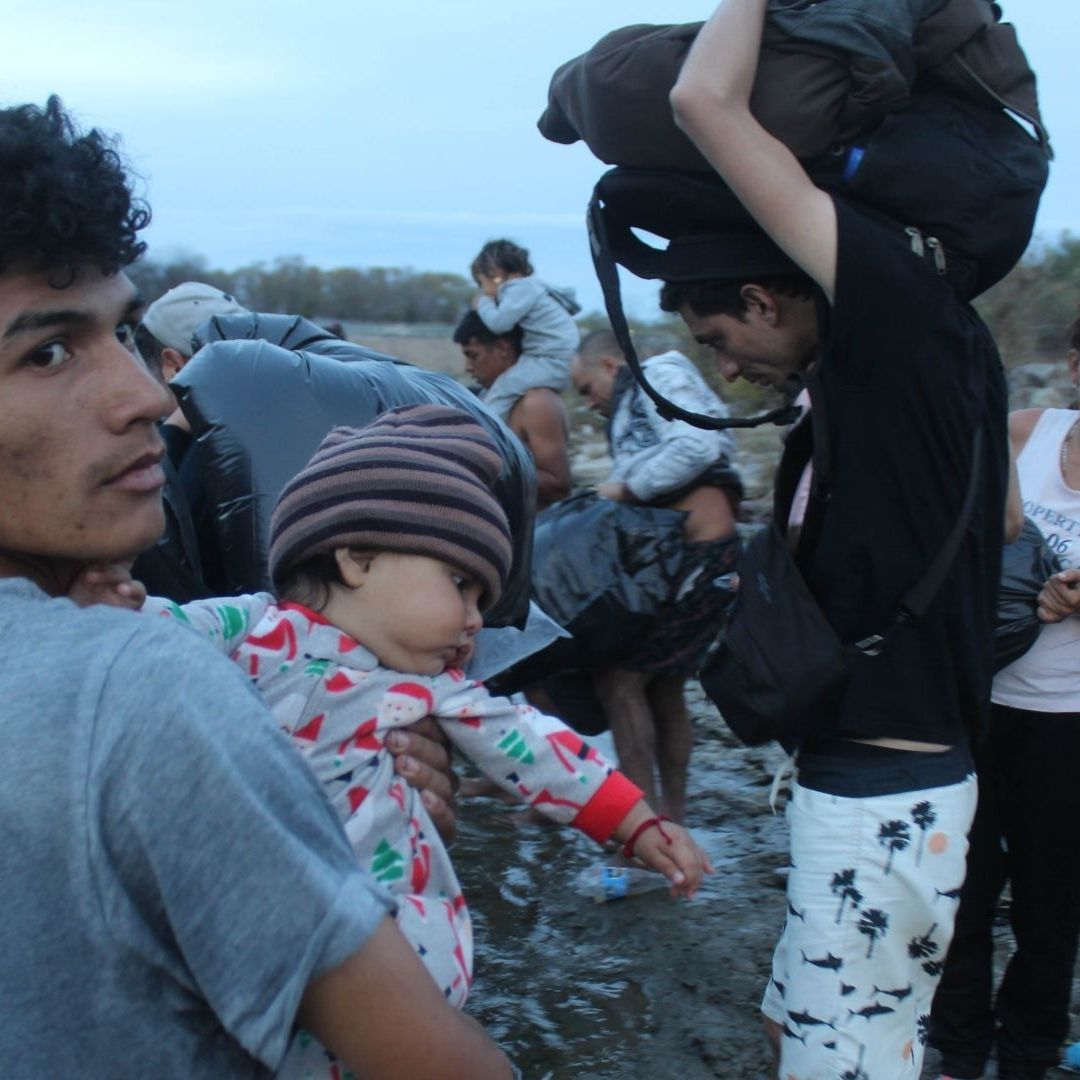 Migrantes en Piedras Negras, Coahuila, el 20 de diciembre de 2023.