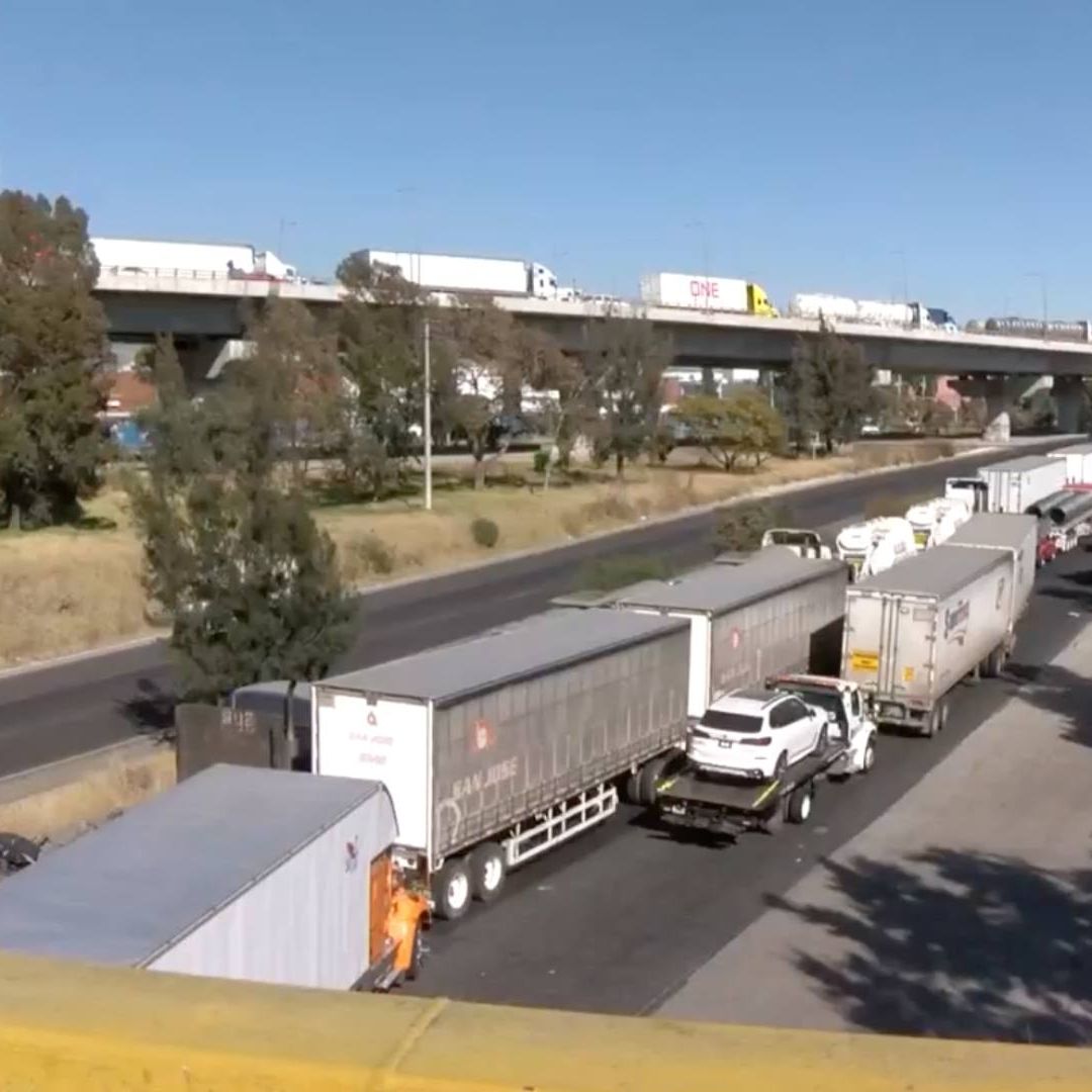 Cierre lateral en la Autopista México-Puebla, toma precauciones. Foto: Eduardo Bravo| N+