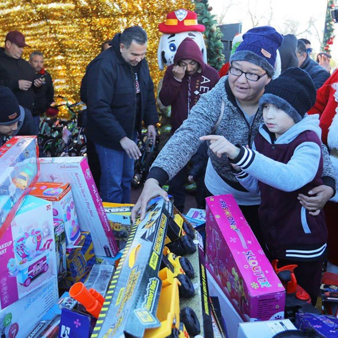 ¡Santa Bombero! Reparten Juguetes a Niños de Escasos Recursos en Ciudad Juárez
