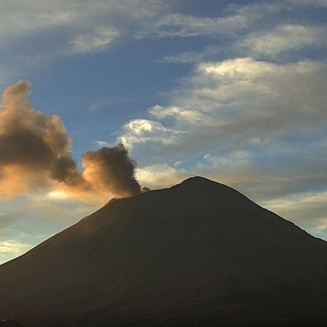 El volcán Popocatépetl despertó hoy, 25 de diciembre de 2023, en plena Navidad, al registrar 11 exhalaciones, acompañadas de vapor de agua, gases volcánicos
