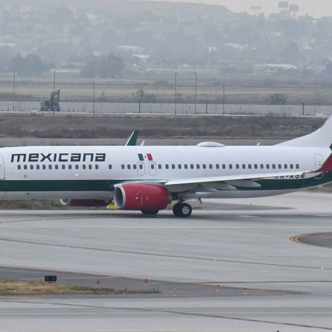Primer vuelo de Mexicana de Aviación durante su despegue en el AIFA