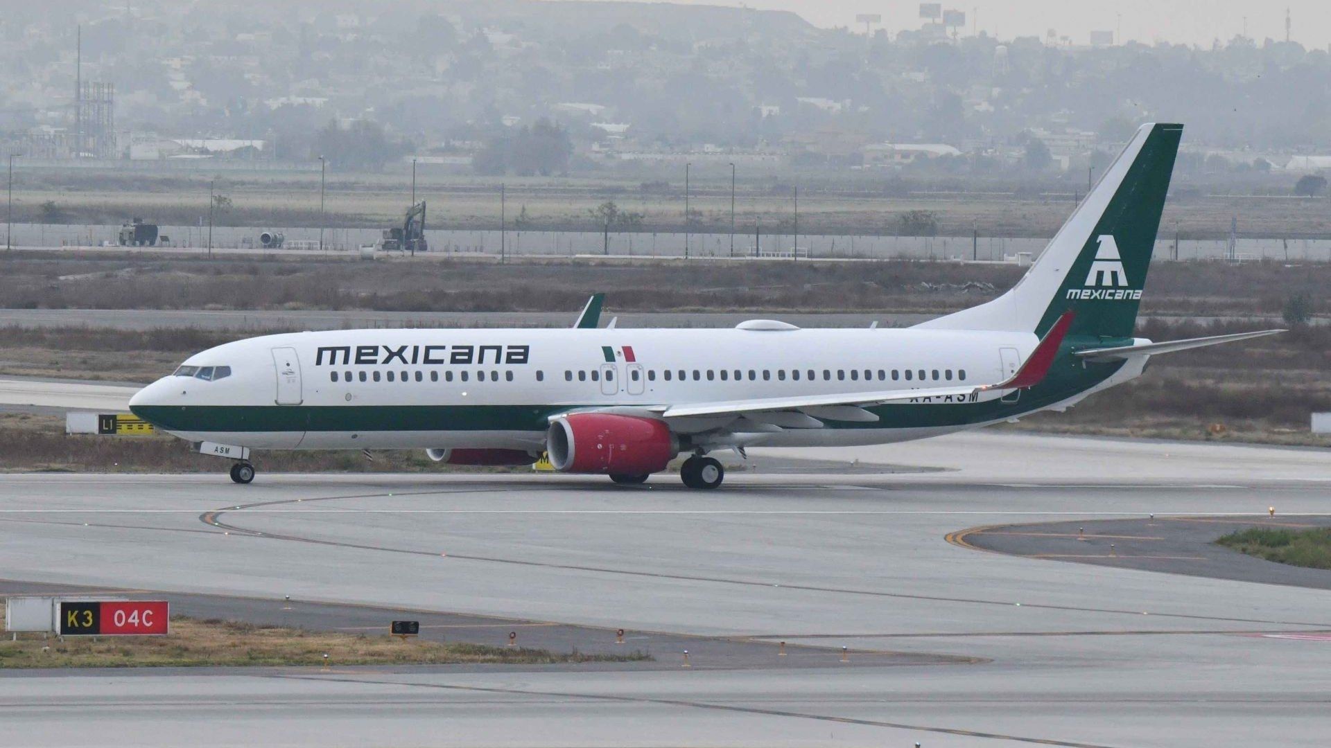Primer vuelo de Mexicana de Aviación durante su despegue en el AIFA