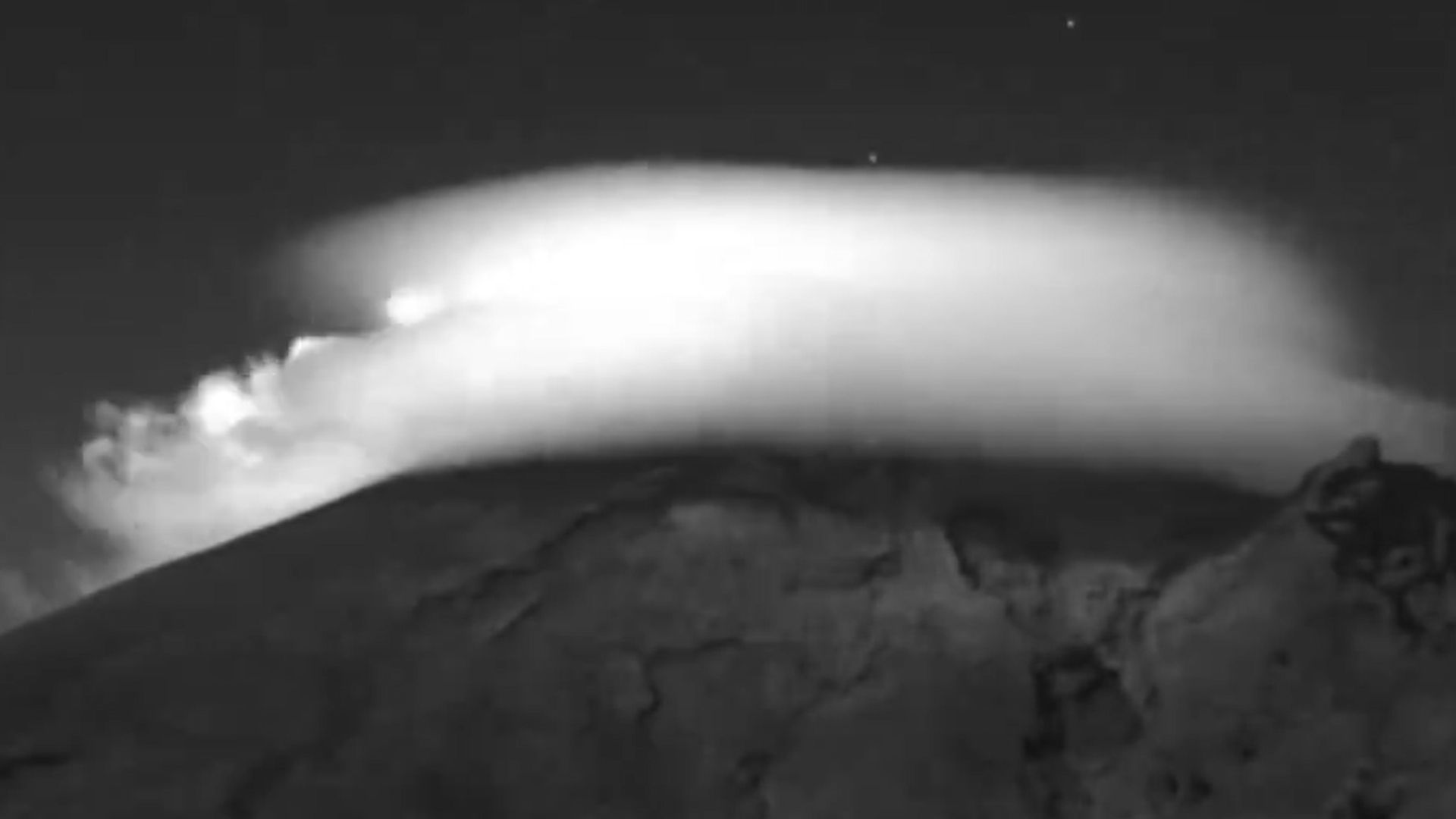 Video | Sorprende 'Corona' de Nubes en el Volcán Popocatépetl