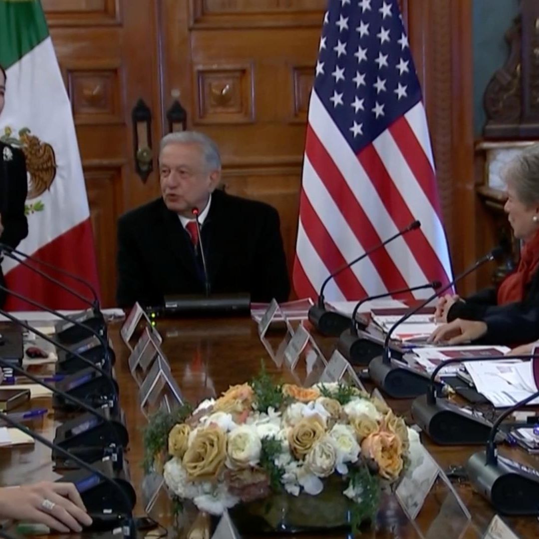 El presidente López Obrador en reunión con la comitiva estadounidense