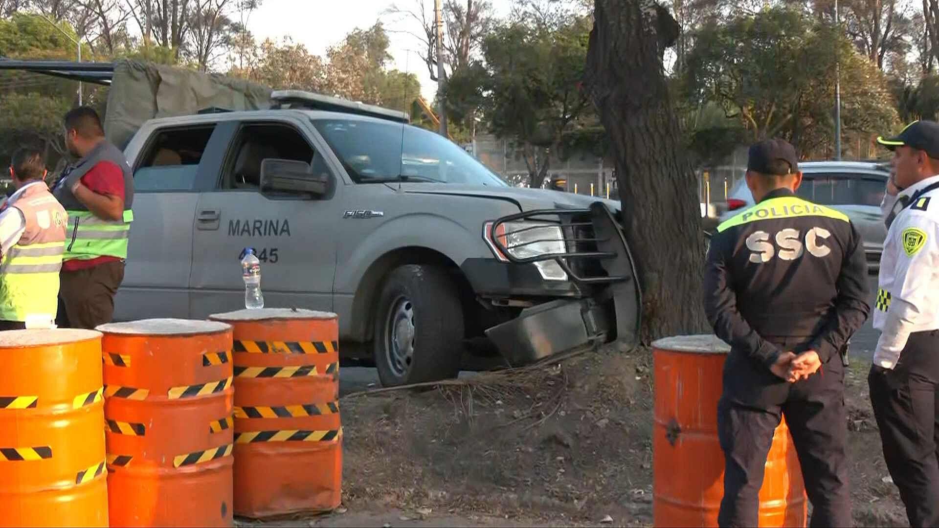Camioneta de la Marina Choca Hoy contra Árbol y Motociclista en ...