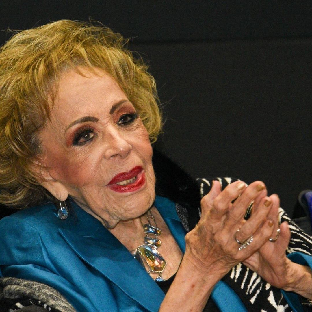 El médico de la primera actriz explicó a reporteros qué cuidados tendrá Silvia Pinal cuando abandone el nosocomio