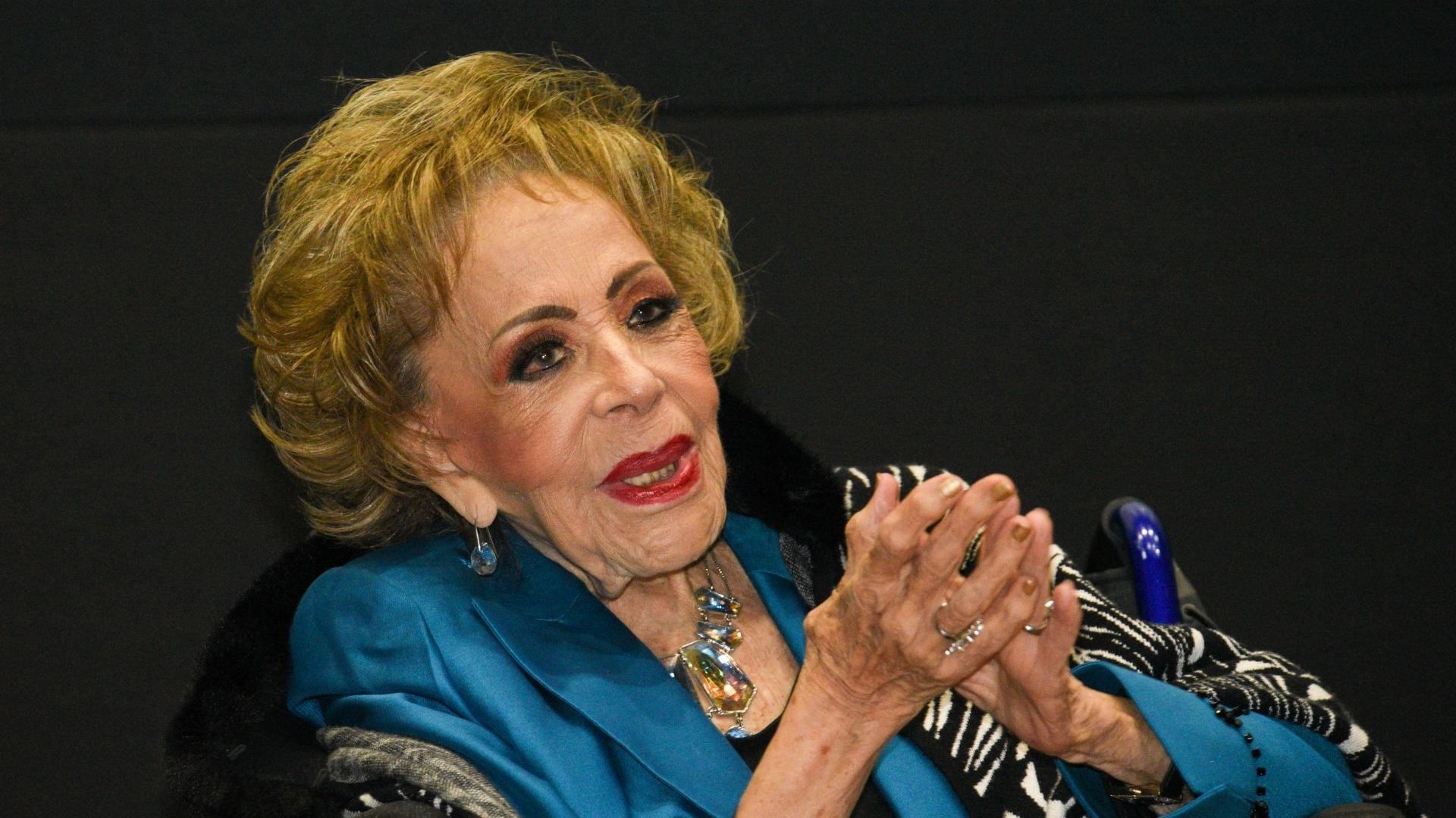 El médico de la primera actriz explicó a reporteros qué cuidados tendrá Silvia Pinal cuando abandone el nosocomio