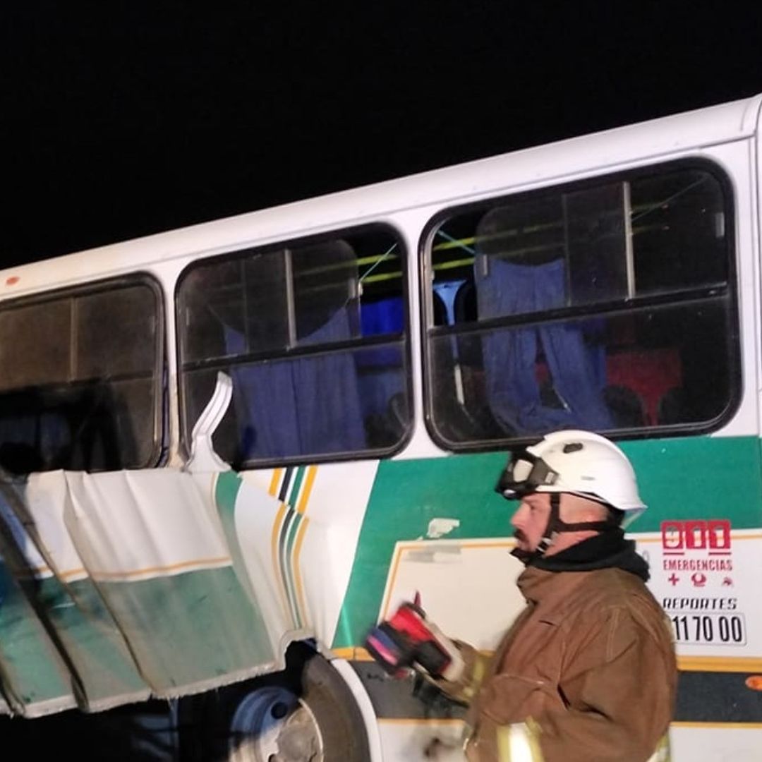 Choque entre Autobuses en Carretera de Guanajuato Deja al Menos Un Muerto