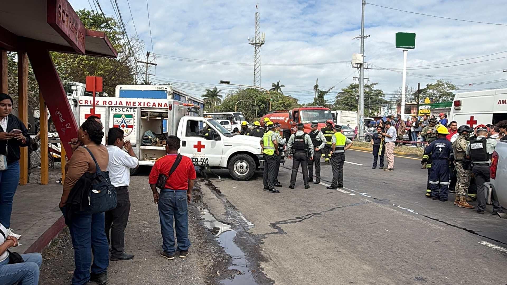 Camión de Carga Impacta a Cuatro Vehículos en Carretera de Veracruz ...