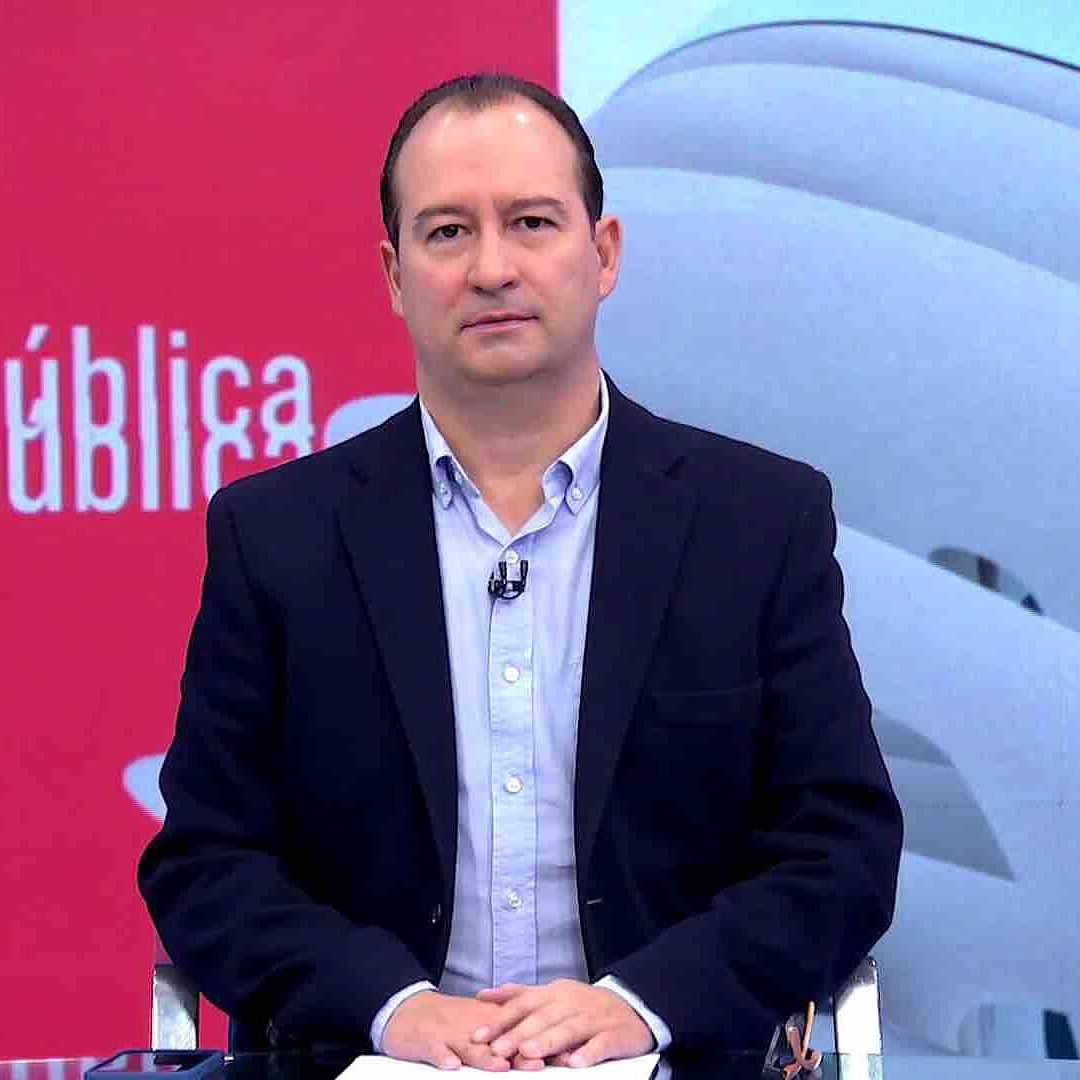 Foto: Mario Campos en Agenda Pública: Programa Completo del Domingo 20 de Octubre de 2024