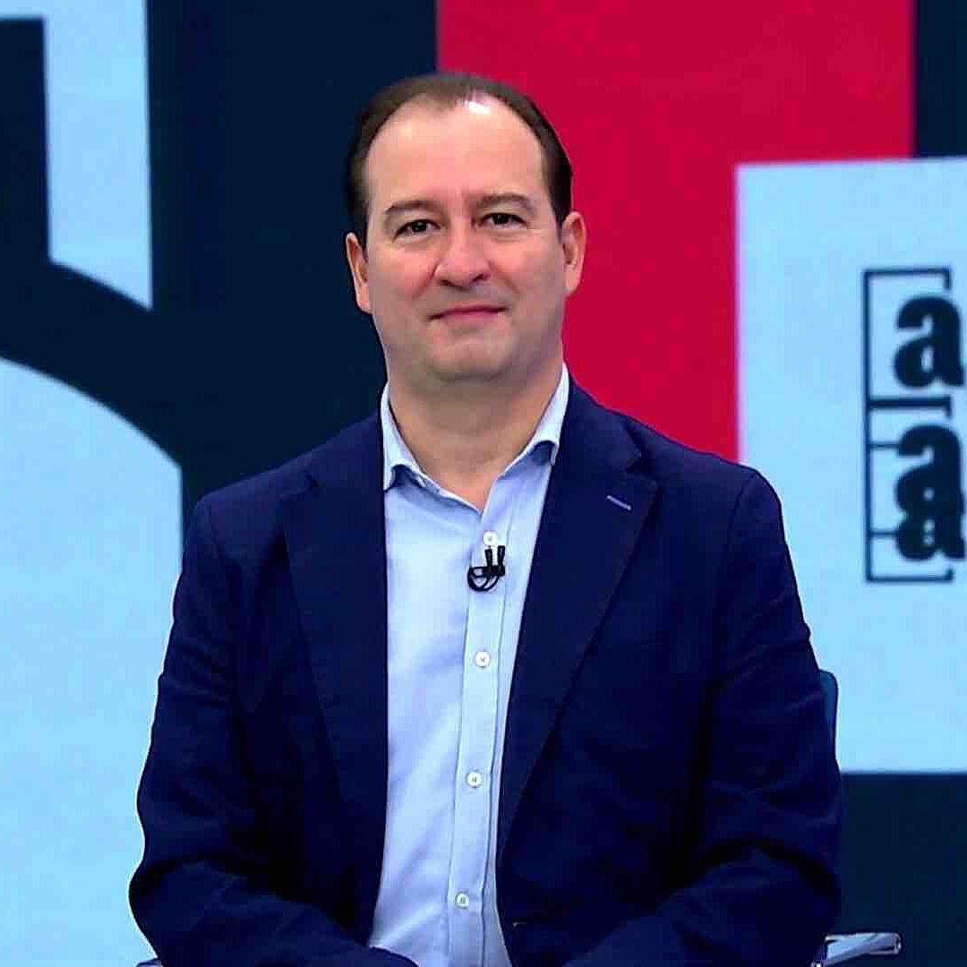 Foto: Mario Campos en Agenda Pública: Programa Completo del Domingo 27 de Octubre de 2024
