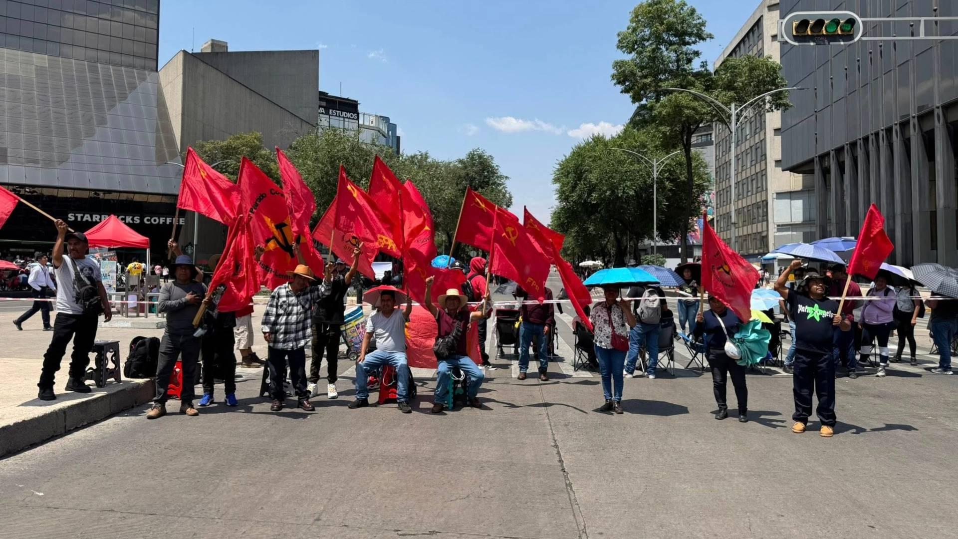 Integrantes de la CNTE bloquean vialidad en CDMX