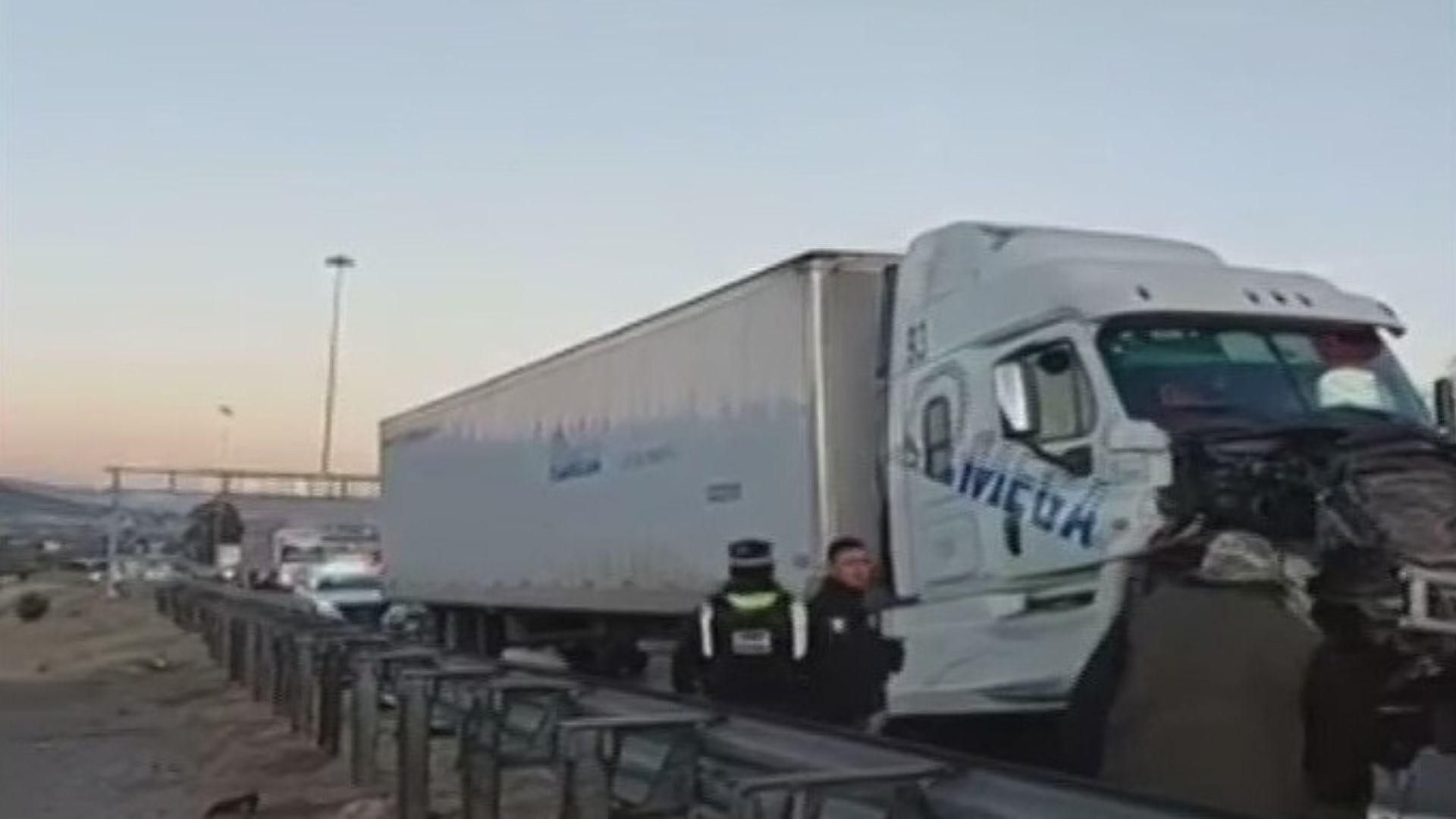 Querétaro: Dos Tráileres Chocan en Carretera 57, a la Altura de San ...