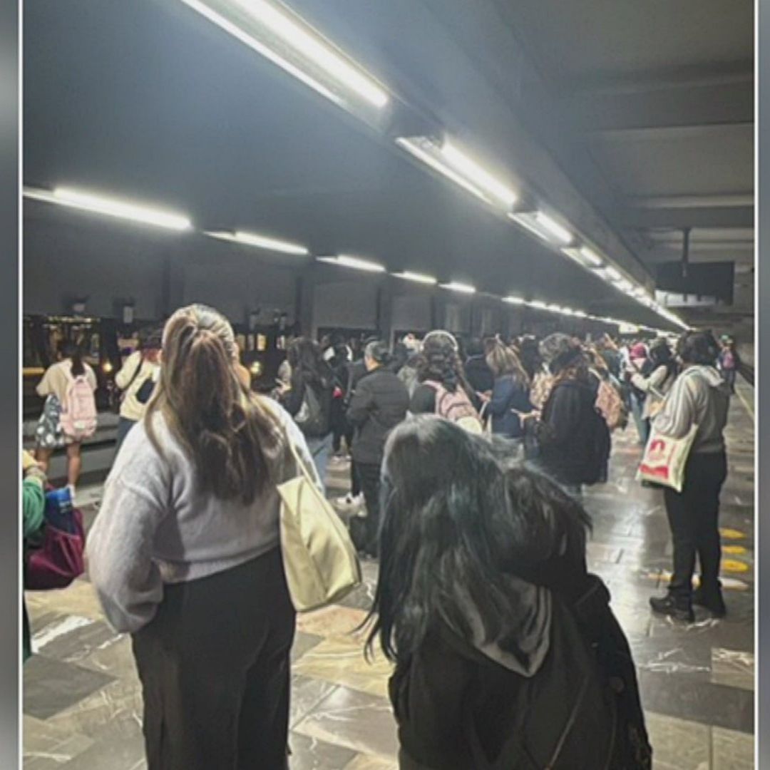 Estaciones llenas ante retraso en la Línea 3 del Metro CDMX. Foto: Captura de pantalla