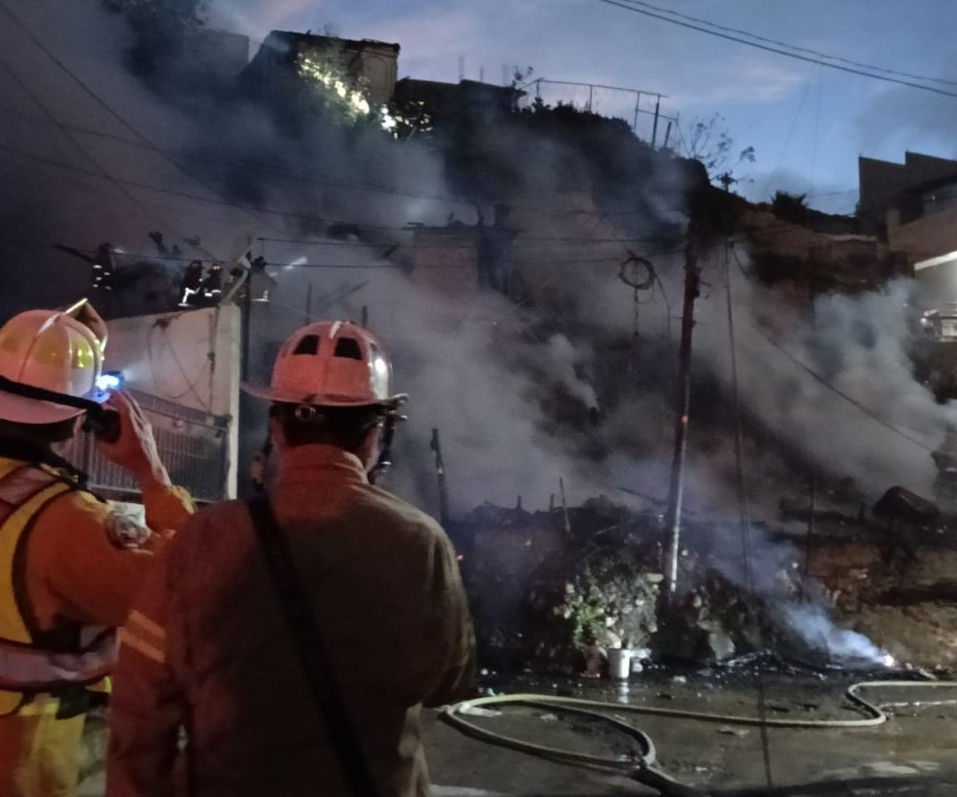 Incendio en Tijuana Deja Daños Totales en Tres Viviendas