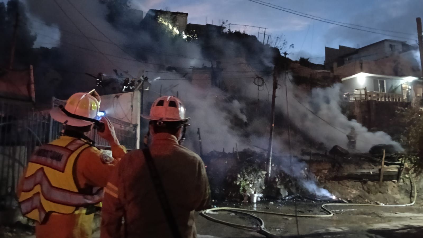 Incendio en Tijuana Deja Daños Totales en Tres Viviendas